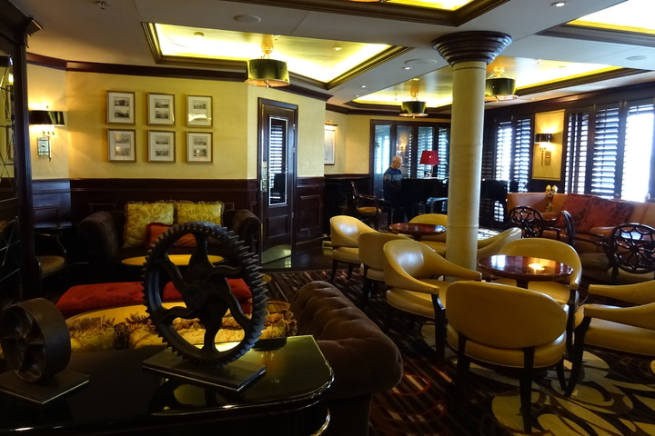 Avenue Saloon op de Crystal Symphony