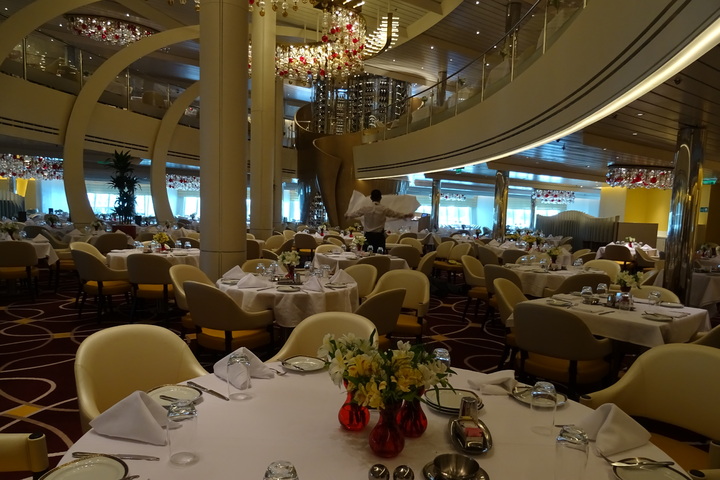 Hoofdrestaurant aan boord ms Koningsdam