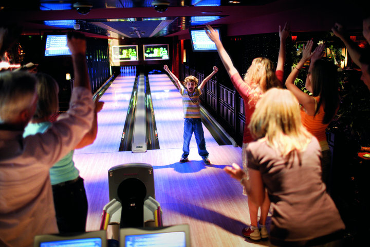 Kinderen kunnen hun ouders en vriendjes uitdagen voor een wedstrijdje bowlen